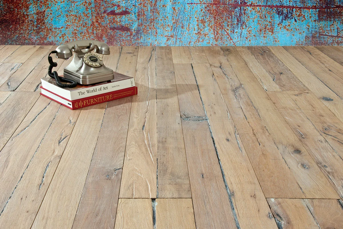 Ukoliko ste se odlučili za neprevaziđenu varijantu poda od punog drveta velikih dimenzija, takozvani masiv ili “seljački pod”, nudim i uslugu ugradnje ove vrste podne obloge.